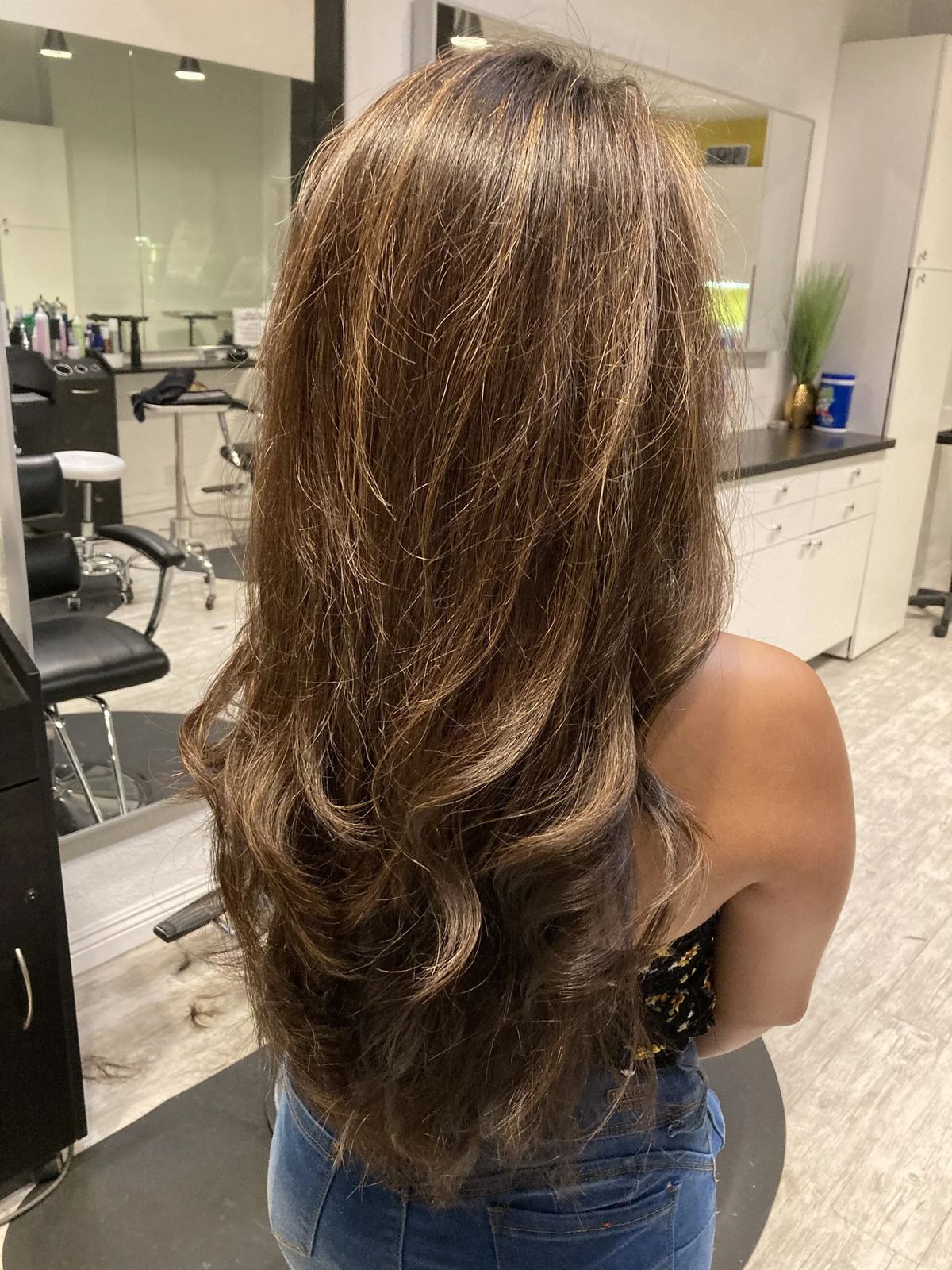 Long wavy hair with caramel balayage