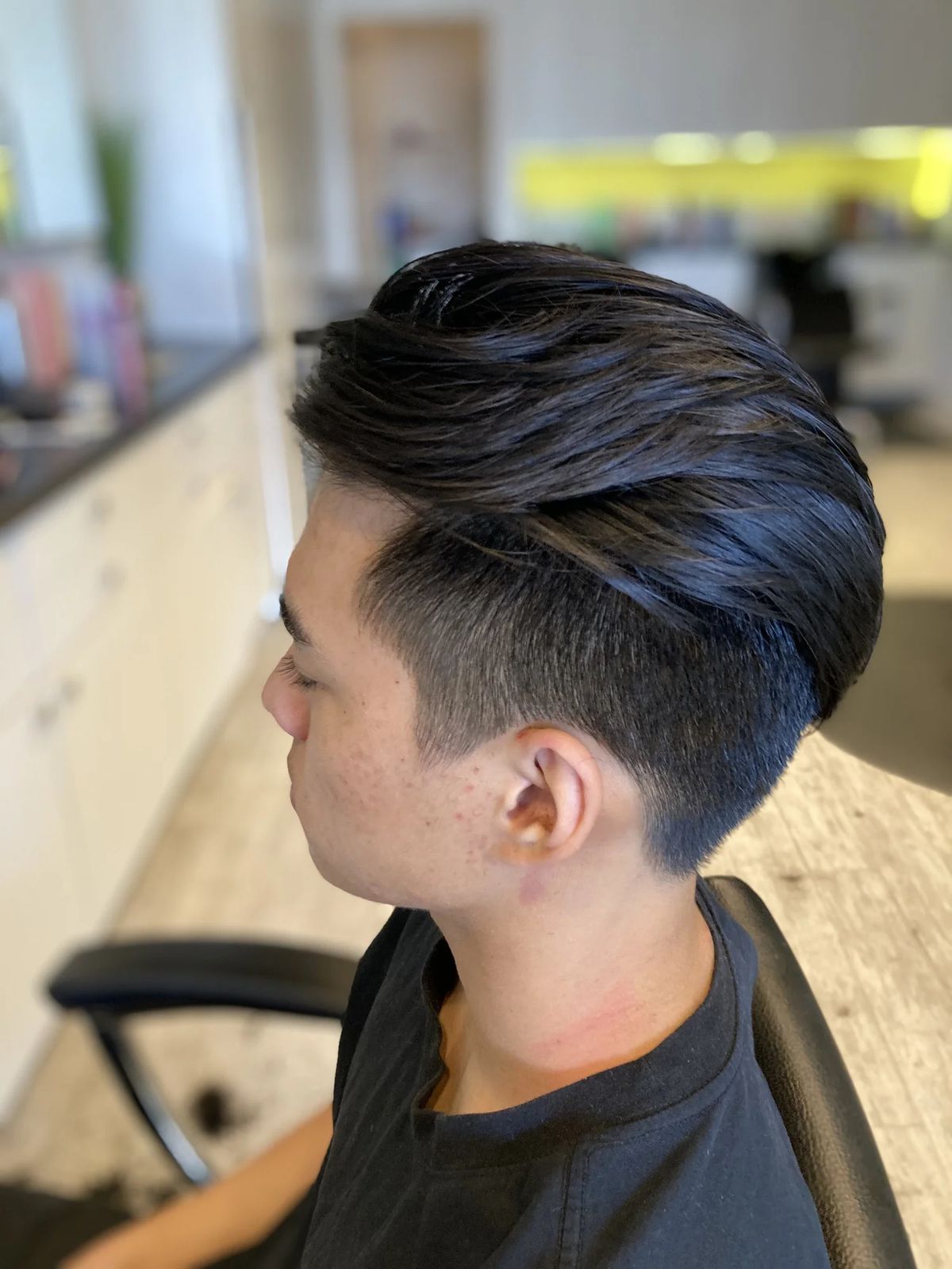 Men's voluminous pompadour with undercut
